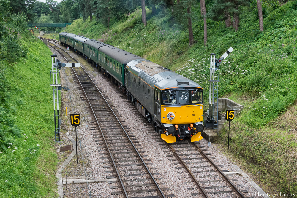 33002 departs Groombridge loop on the 15:30 from Eridge