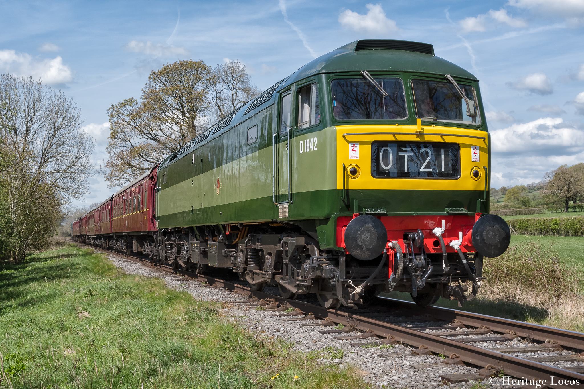 D1842 leads the 12:10 Wirksworth to Duffield on the EVR Spring Diesel Gala 2022