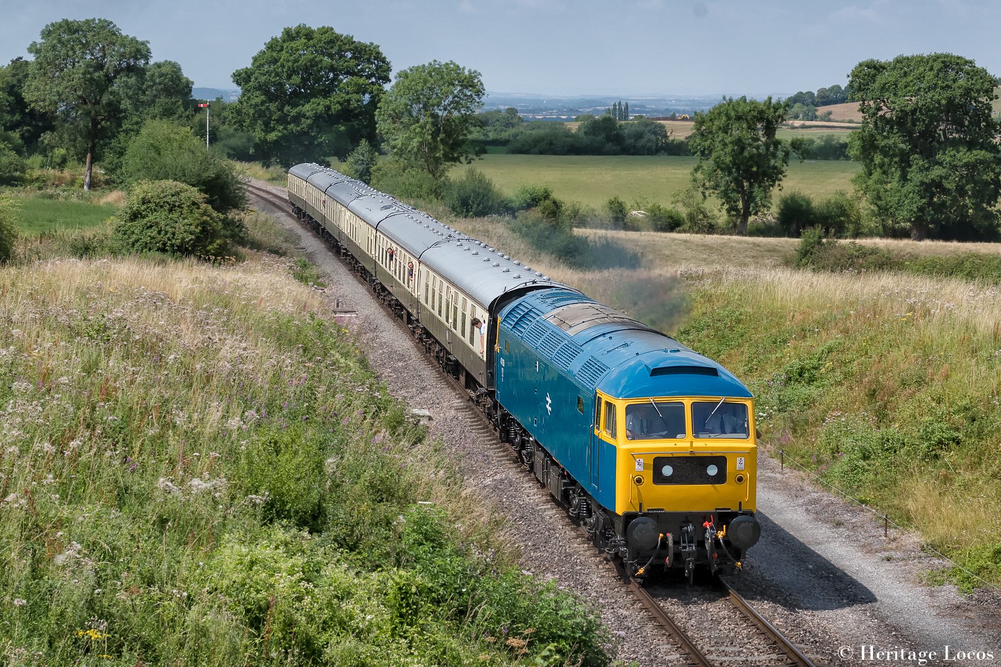 47105 on the 2B58 11:55 Cheltenham Spa to Broadway on the GWR Diesel Gala 2022