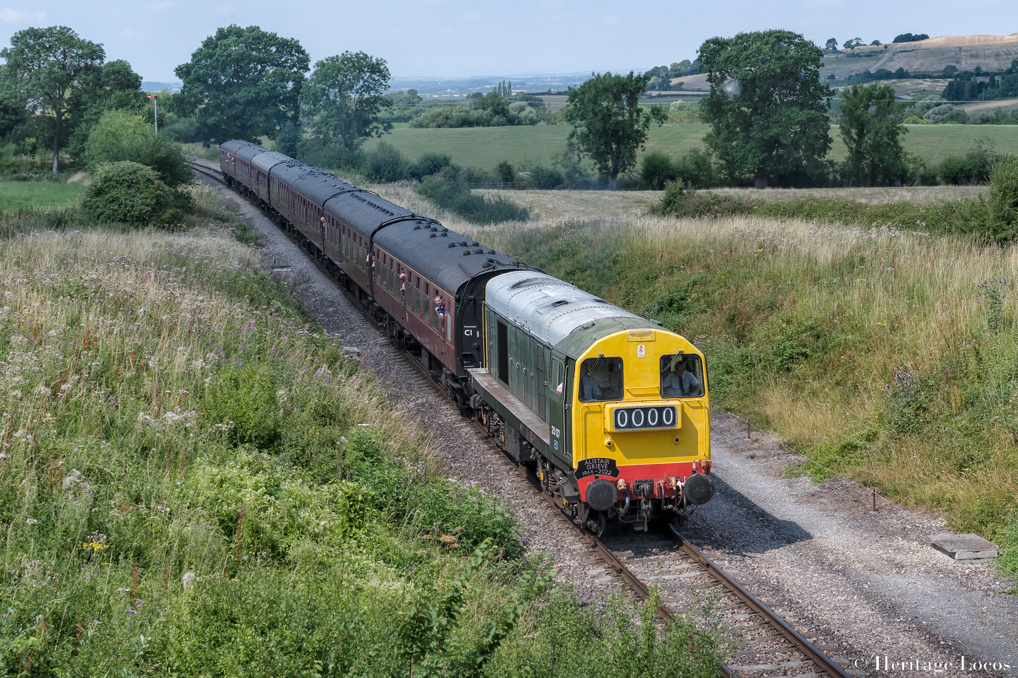 20137 leads the 11:10 2B56 Cheltenham Race Course to Broadway