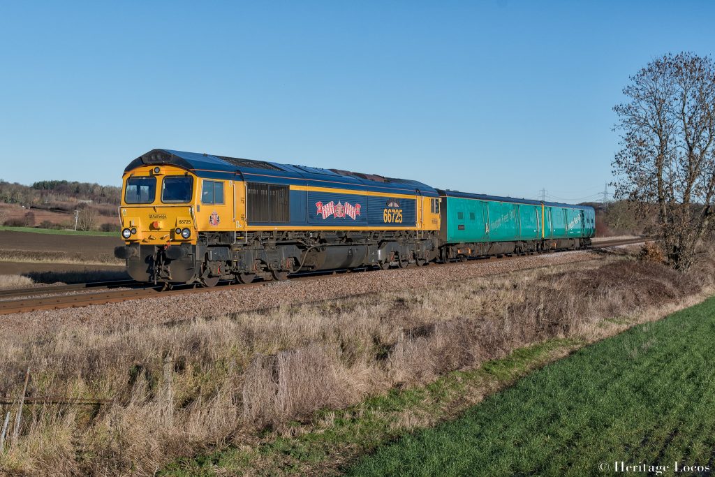 Class 66 - 66725 Sunderland United on 5M07 1018 Doncaster West Yard to Leicester Loco Inspection Point