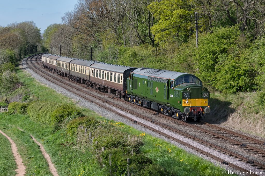 D6700 passess Kinchley Lane during the GCR 2022 Diesel Gala